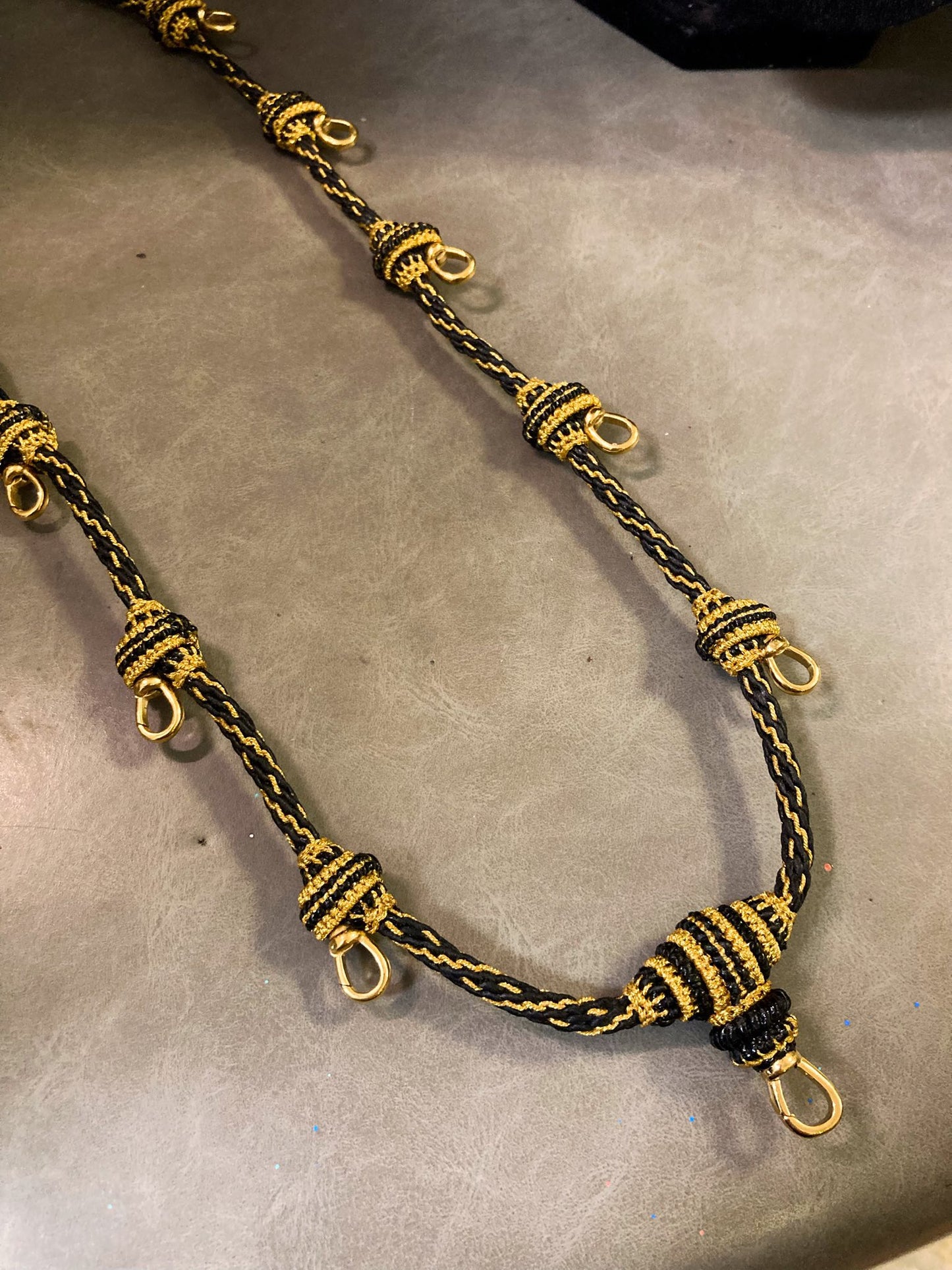 黑金蠟繩配11金扣佛牌鏈
